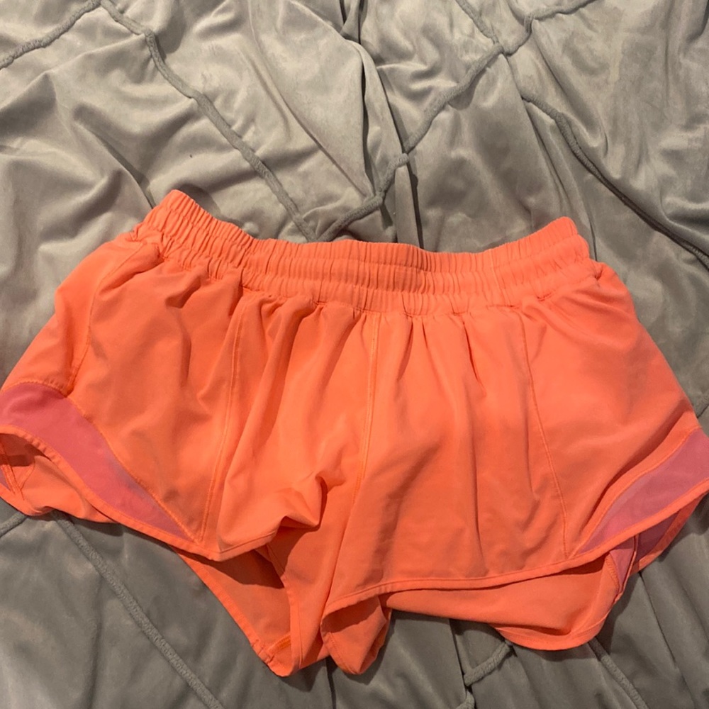 Lululemon size 10 2.5” hotty hots(peach)